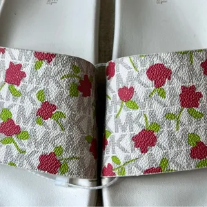 MICHAEL KORS Signature Vanilla Cream Floral Monogram Logo Slip On Slides thumbnail 5