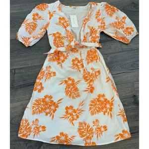 Women's Floral Orange Knee Length Dress Size XS V-Neck 3/4 Sleeve Casual‎ thumbnail 3
