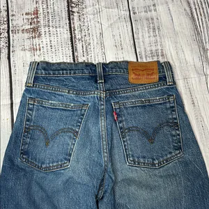 Levi Strauss & CO Woman’s Jeans thumbnail 6
