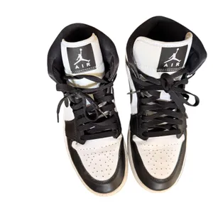 Nike Air Jordan 1 Mid White/Black Panda Black White DV0991-101 Size US 9.5 Women thumbnail 12