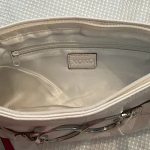 XOXO Y2K white faux leather wristlet clutch with silver heart EUC thumbnail 5
