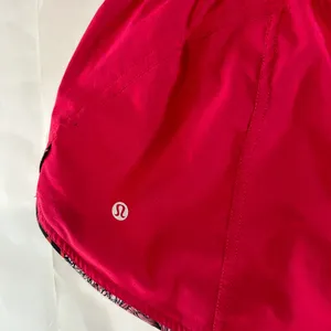 Lululemon Choose A Side Short‎ 3" - Reversible - Size 4. thumbnail 11