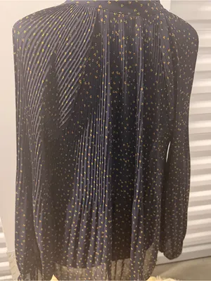 Ann Taylor Navy Gold Pleated Floral Blouse Medium Long Sleeve V Neck thumbnail 4