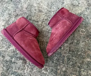 EMU Australia Stinger Micro W10937 Berry Wine Sheepskin Ankle Boots Womens 8 thumbnail 1