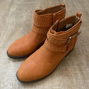 Tan Low Ankle Boots Vegan Faux Leather Women's 6.5 Studs Buckle Western Boho thumbnail 10