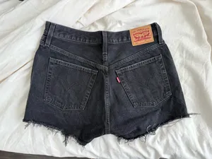 Levi’s 501 Original High Rise Black Destructed Distressed Denim Shorts W29 thumbnail 2