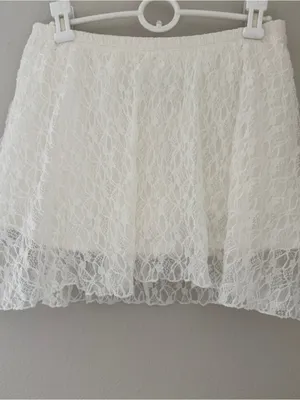 NWOT Hollister Lace Mini Skirt in White thumbnail 4
