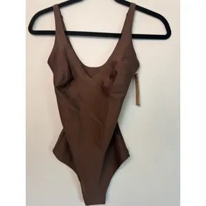 Skims Body Plunge Thong Bodysuit- Cocoa Brown - Sz M- NWT $88 thumbnail 2