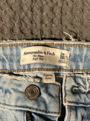 Abercrombie High-Rise Jeans thumbnail 4