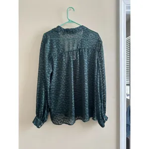 NWT Chico's Darkest Spruce Clip Jacquard Soft Shirt Size 3 Green Sheer Floral thumbnail 5