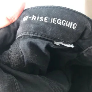 American Eagle black high rise jegging jeans pockets stretch everyday capsule XS thumbnail 5