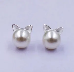 Pearl cat ear earrings thumbnail 5