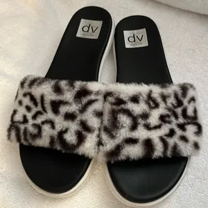 DV by Dolce Vita Women's Black and White Faux Fur Slides thumbnail 2