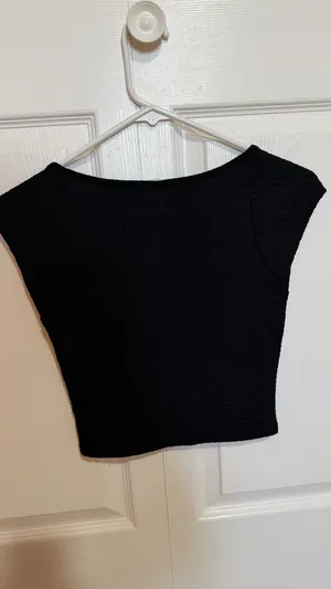 Black Top Shein Crop thumbnail 2