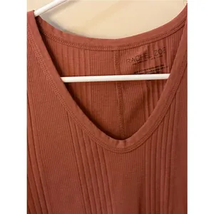 Rachel Zoe Ribbed V-Neck Sleeveless Tank Top Rust Orange Women’s Size Small thumbnail 2