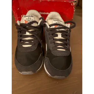 Reebok Classic Renaissance Women Sneakers Black White Suede Nylon Low Top 8.5 thumbnail 4
