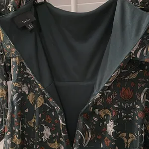 NWT Lumière Hunter Green Multi Floral Cold Shoulder Dress SZ M thumbnail 4