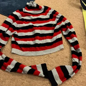 Urban‎ outfitters small sweater top thumbnail 2