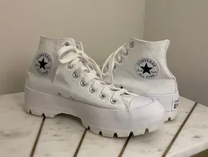 Converse Chuck Taylor thumbnail 1