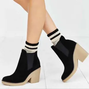 Urban Outfitters Black Suede Posey Gumsole Boots D21‎ thumbnail 1