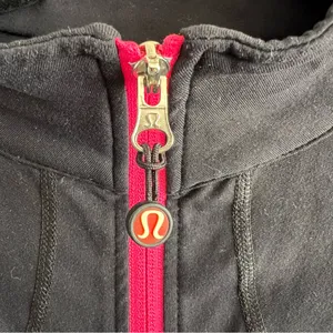 Lululemon Women’s Rare‎ Vintage Define Jacket Luon Full Zip Up Black/Pink Size 6 thumbnail 4