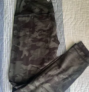Lululemon Align Camo Leggings sz6 thumbnail 1