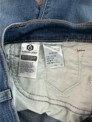 Levi’s 314 Shaping Straight Jeans thumbnail 4