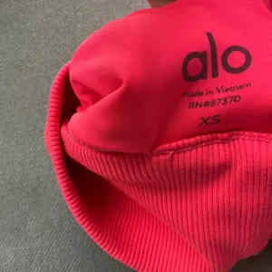 Alo Yoga Slit Bra Fluorescent Pink Coral XS thumbnail 3
