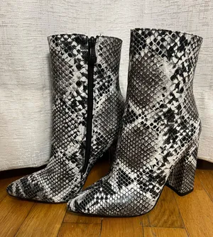 Pretty Little Thing Snakeskin Booties thumbnail 2