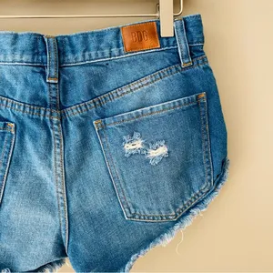 BDG by Urban Outfitters Boyfriend Low-Rise Denim Shorts Blue Sz 26 thumbnail 9