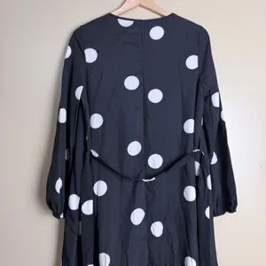 Black White Polka Dot Ruffled Hem Midi Dress Flowy Retro Mod Belted Women Size M thumbnail 9