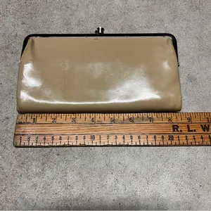 HOBO International Lauren Genuine Leather Clutch Bifold Wallet in Tan/Beige thumbnail 9