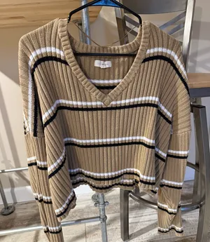 LA Hearts Cropped V Neck Sweater thumbnail 1