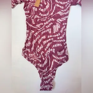 SKIMS NWT Women’s Summer Mesh Raspberry Swirl T-Shirt Thong Bodysuit‎ Size XS thumbnail 7
