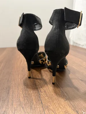 Jennifer Lopez Leopard Print Ankle Strap Heels – Size 7.5 – Excellent Condition Bold and stylish pointed-toe heels by Jennifer Lopez featuring a chic leopard print design and black ankle strap detail. Worn only a few times and in excellent condition. ✔️ Size 7.5 ✔️ Worn only a few times ✔️ Pointed toe ✔️ Adjustable ankle strap ✔️ Statement animal print Perfect for date nights, parties, events, or elevating any outfit with a touch of glam. thumbnail 3