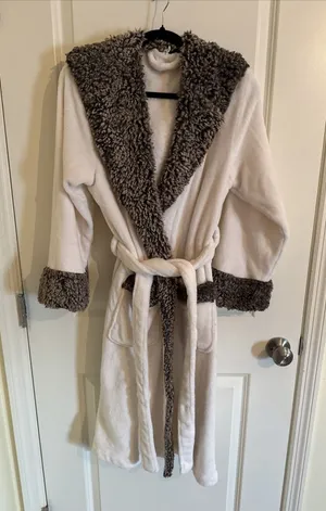 Pottery Barn Faux Fur Ombre Trim Unisex Robe Gray White Small 19" X 44" thumbnail 1