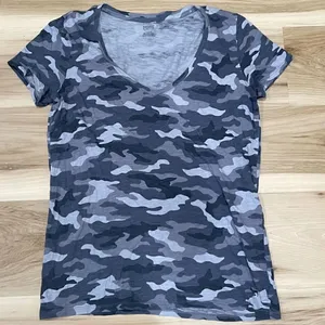 Victoria’s Secret PINK Grey Camouflage Shirt Women’s Medium thumbnail 1