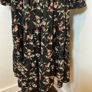 Socialite Floral Smocked Tiered Midi Dress Black Peach Long Sleeve Size M thumbnail 6