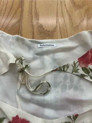 Reformation Brier Floral Top 10 Red White Rose Romantic Balloon Sleeve Cutout thumbnail 6