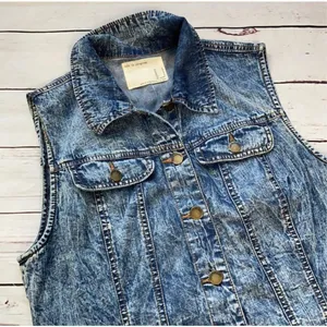 Forever 21 Life in Progress 80’s Inspired Acid Wash Denim Vest Size Medium thumbnail 11