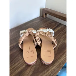 Dolce Vita Indre Ruched Slide‎ Sandals Tan Cream Leather Flat Womens 8.5 thumbnail 2