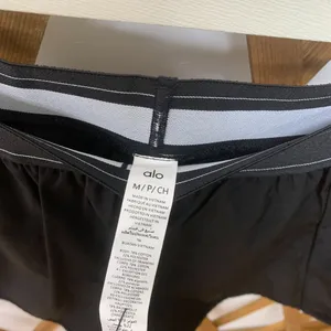 ALO YOGA Black Athletic Shorts, Size M thumbnail 5