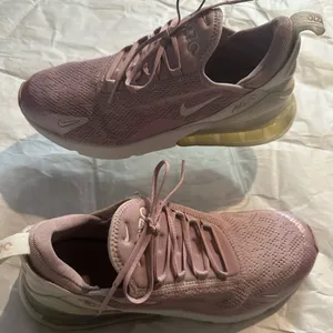 Nike Women's Air Max 270 Light Pink Athletic Shoes thumbnail 2