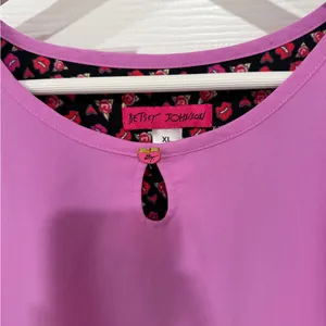 Vibrant Betsey Johnson Fuchsia Ruffle Sleeve Nursing Medical Scrub Top thumbnail 3