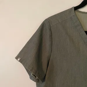 FIGS Graphite Gray Casma Two Pocket Scrub Top Uniform Women's size Small thumbnail 3