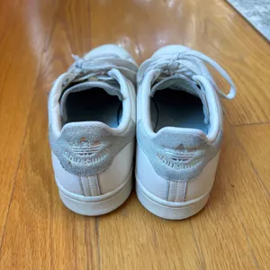 Adidas‎ Stan Smith White Matte Grey Sneakers Women's Size 7.5 Low Top Classic thumbnail 2