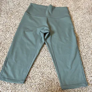 Aerie Women's Sage Green Crop Leggings thumbnail 1