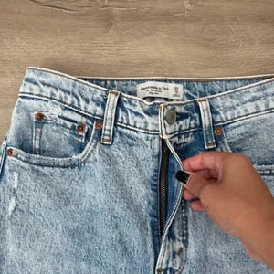 Abercrombie and Fitch The 90’s Skinny High Rise Denim Jeans thumbnail 7