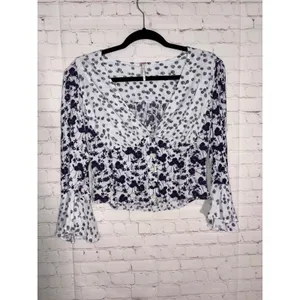 Free People Lady Bohemian Cropped Blouse Navy White‎ Floral Bell Sleeve Large thumbnail 4