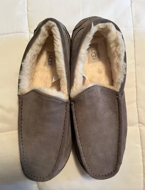 UGG Slippers thumbnail 1